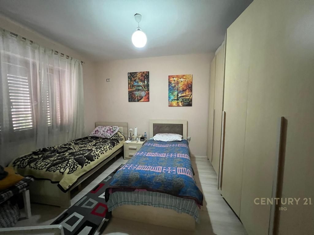 FOR RENT 2+1 APARTMENT WITH SEPARATE KITCHEN ON KAVAJA STREET