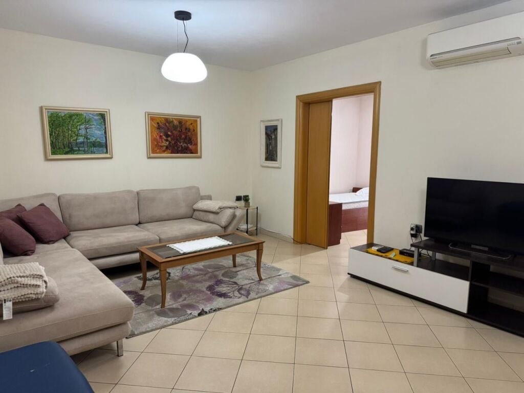 Apartament 2+1, Rruga e Durresit!