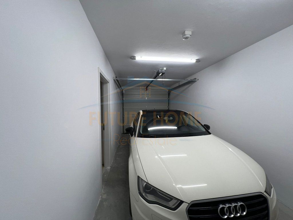 Qira, Vilë 3-kateshe, Aba Residence, Sauk