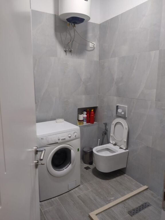 AMBJENT 35 M2 PER QERA  TE PAZARI RI