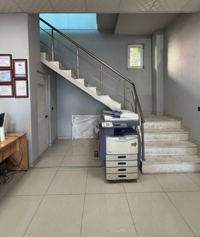 🏢 Jepet me qira ambient komercial – Dublex, 140 m², Laprakë – 1000€ neto