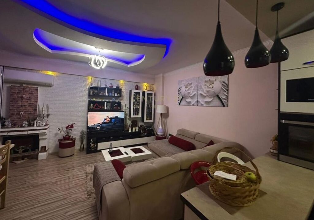 Apartament ne shitje 3+1 (i konvertuar) tek Fresku