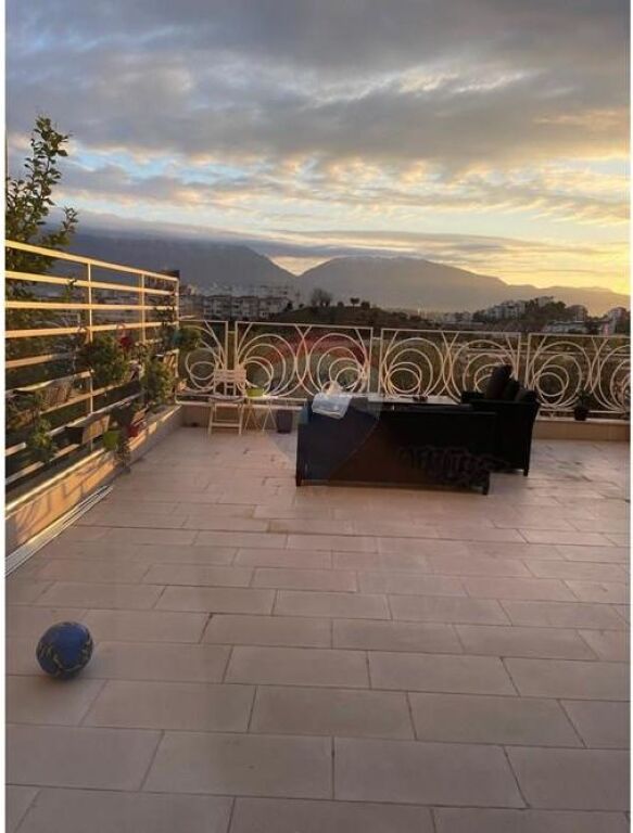 SHESIM TRIPLEX TEK KODRA E DELLIT !