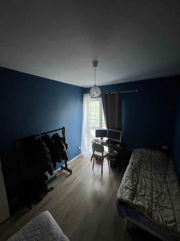 Shitet Ap. 2+1 i mobiluar te Univers City!