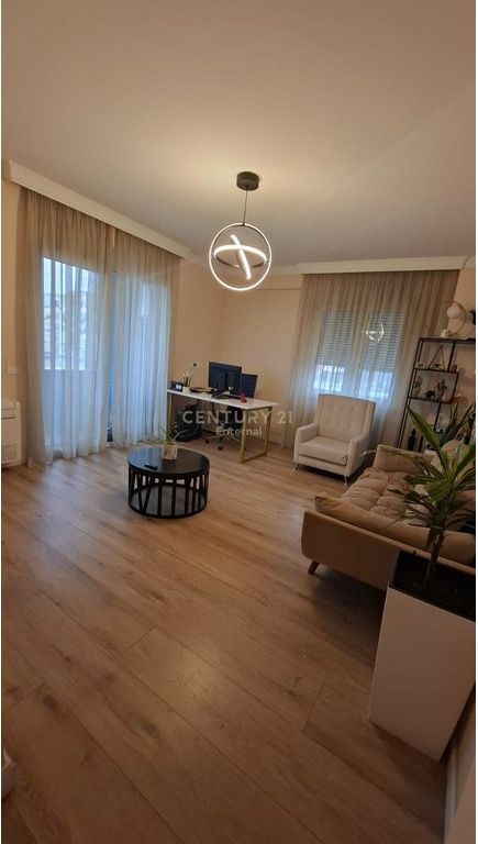 AMBJENT KOMERCIAL PER QERA