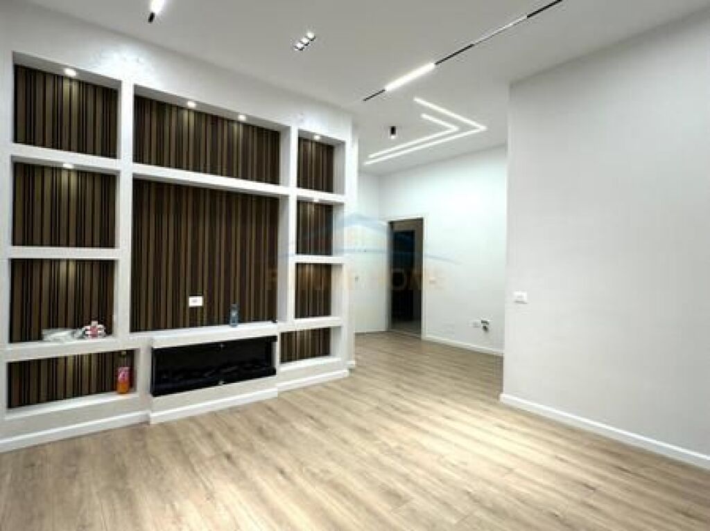 Shitet , Apartament 1+1 Unaza e re, Tirane