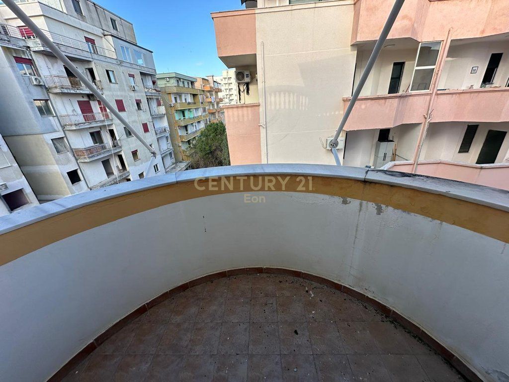 SHITET APARTAMENT 1+1 ME PAMJE NGA DETI NE PLAZH ILIRIA, DURRES
