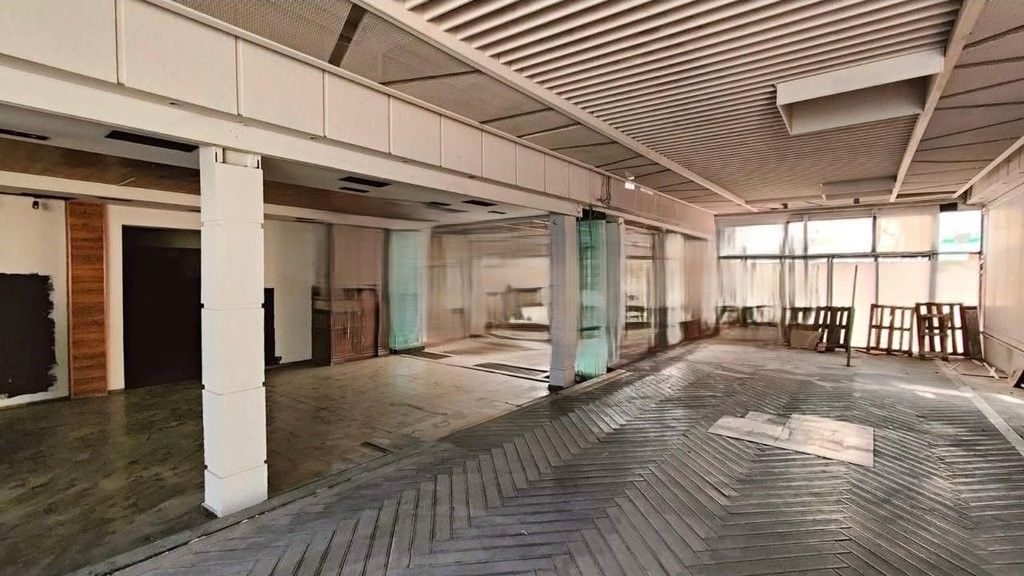 Locale Commerciale in Affitto, presso l'ex Stazione Ferroviaria, vicino al Piccolo Anello, Tirana