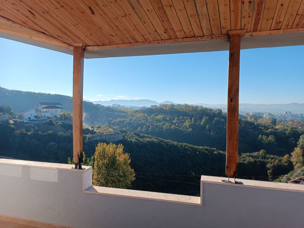 Shitet Vilë Në Tiranë