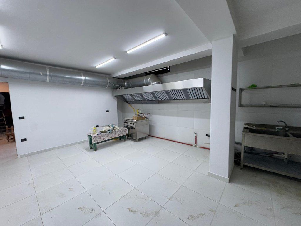 BAR-RESORANT PER QIRA NE RADHIME,PAMJE E HAPUR NE DET! 2,000 € /Muaj