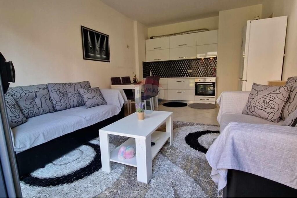 Apartament 1+1 per qira tek Pallatet Cabej, Yzberisht