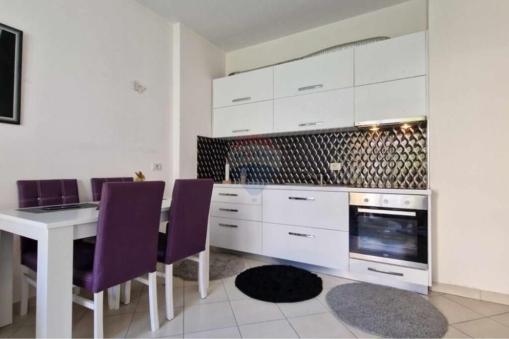 Apartament 1+1 per qira tek Pallatet Cabej, Yzberisht