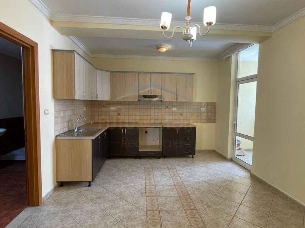 In vendita, Appartamento 2+1+2, Komuna e Parisit, Tirane