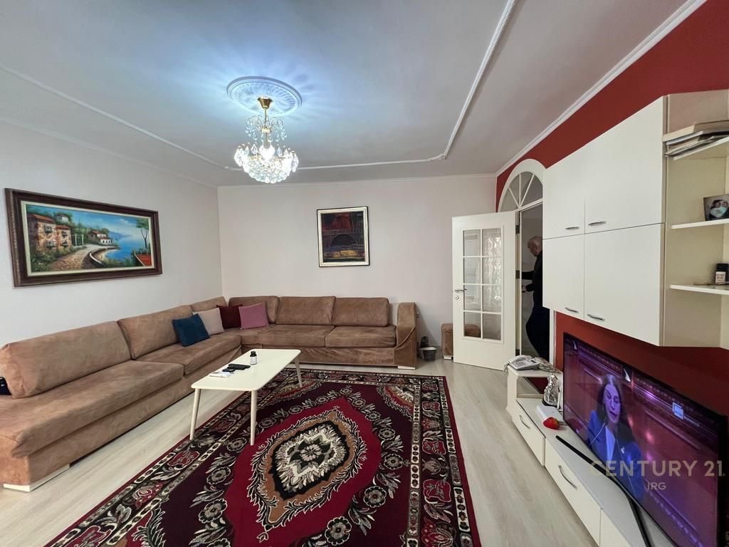 FOR RENT 2+1 APARTMENT WITH SEPARATE KITCHEN ON KAVAJA STREET