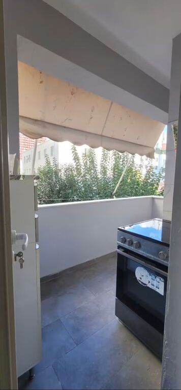 2+1,arredato presso hotel mondiali,21 dicembre,750 euro,e per airbnb