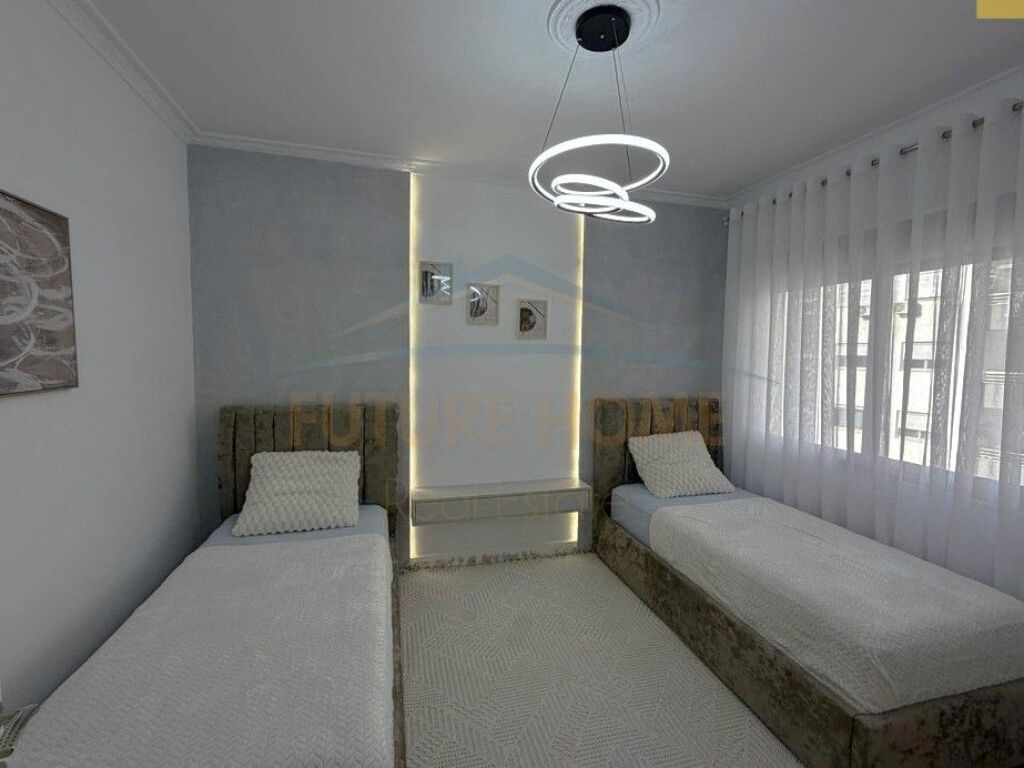 Shitet , Apartament 2+1+2 Unaza e Re, Tirane