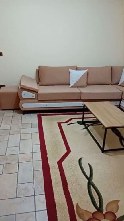 🏢Nella zona di Xhamllik, vicino a Rossman&amp;Lales, si affitta appartamento 2+1 arredato. 60.000 Leke
