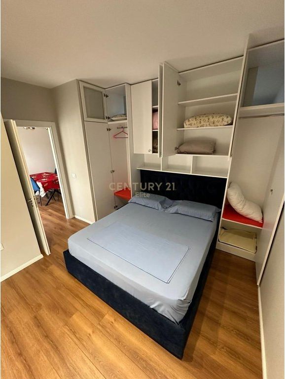 APARTAMENT 2+1 ME QIRA TEK RRUGA E DIBRES