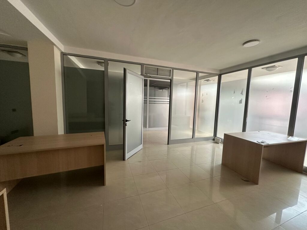 AMBJENT 35 M2 PER QERA  TE PAZARI RI