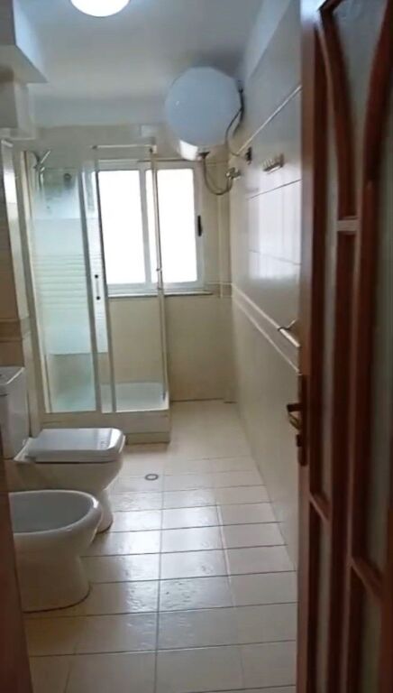 🏢Nella zona di Xhamllik, vicino a Rossman&amp;Lales, si affitta appartamento 2+1 arredato. 60.000 Leke