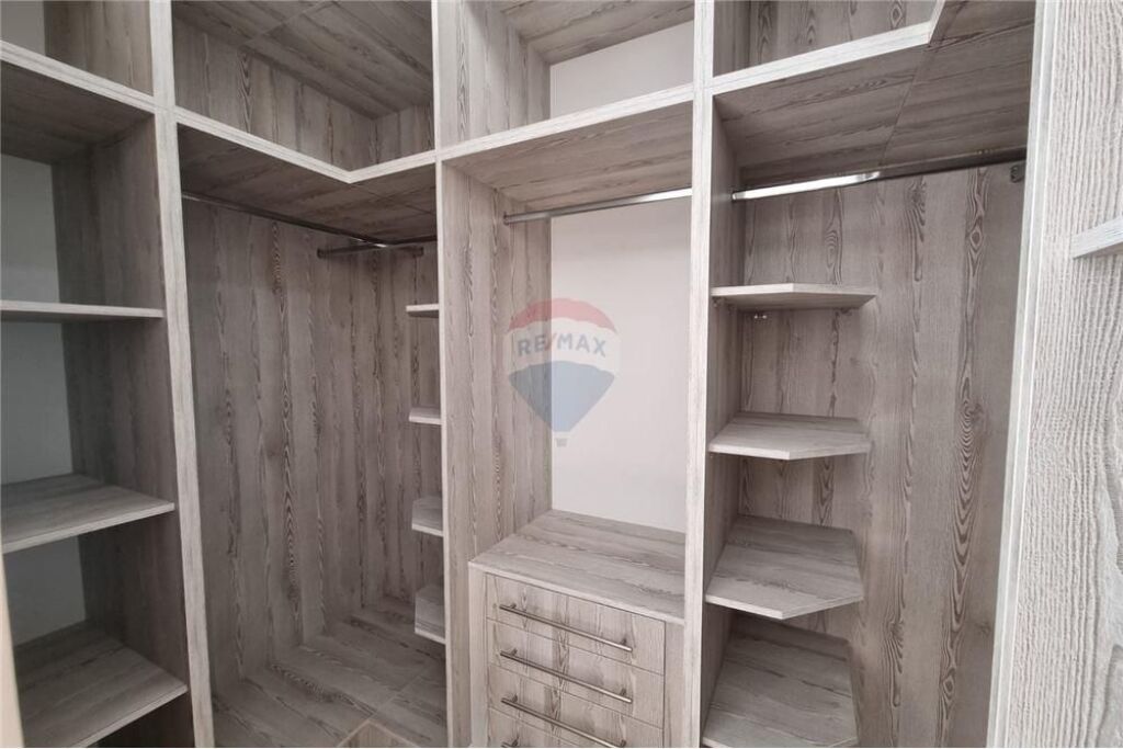 APPARTAMENTO 3+1+3+ 2 POSTI AUTO IN AFFITTO!