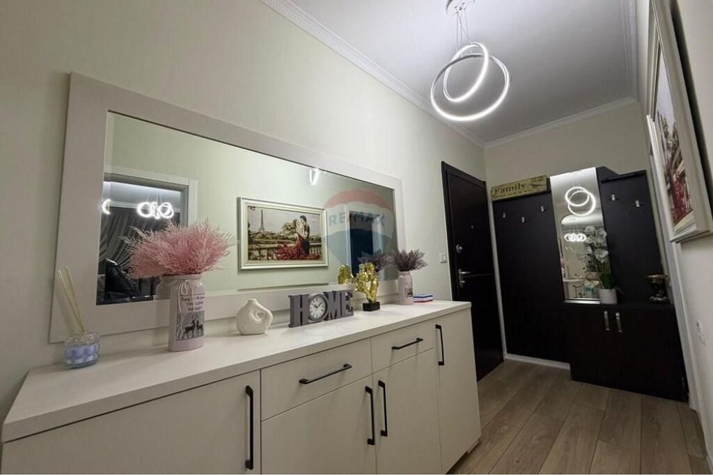 Ofrohet per qira apartament 3+1+2 te Stadiumi Dinamo