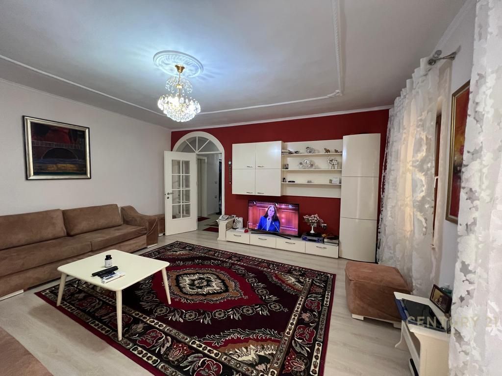 FOR RENT 2+1 APARTMENT WITH SEPARATE KITCHEN ON KAVAJA STREET