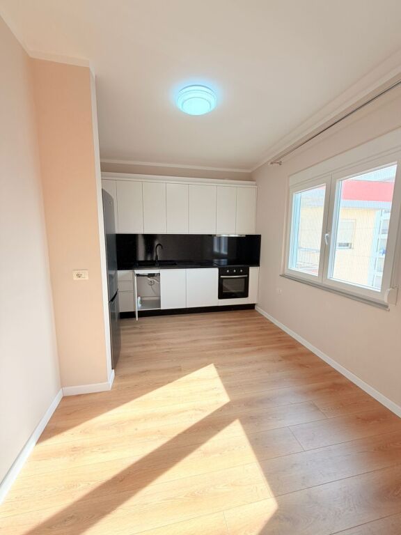 SHITET APARTAMENT 2+1 PRANË MARKATËS, DURRËS