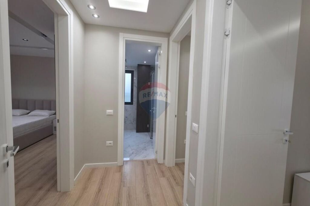 APARTAMENT 3+1+2ME OBORR+2 POSTE PARKIMI PER QIRA!