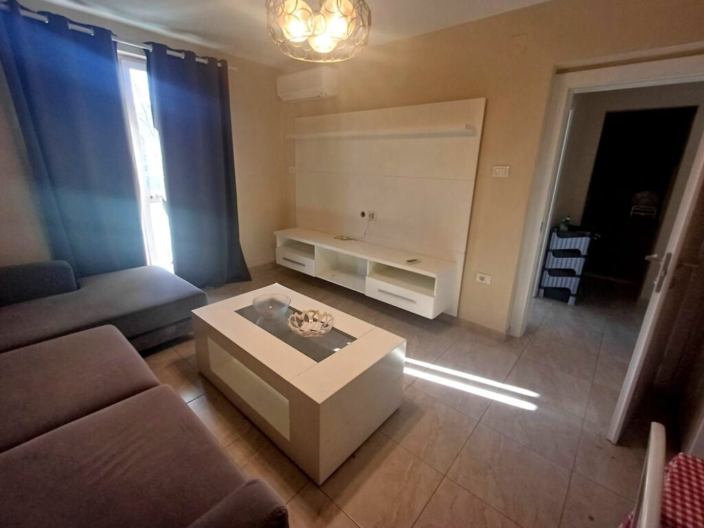 Apartament 2+1 me qira Ish Ekspozita (prane Gjykates) 550 euro