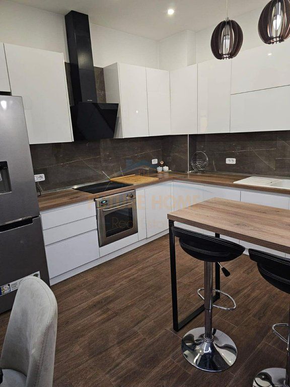 Qera, Apartament 2+1+2, Unaza e Re.