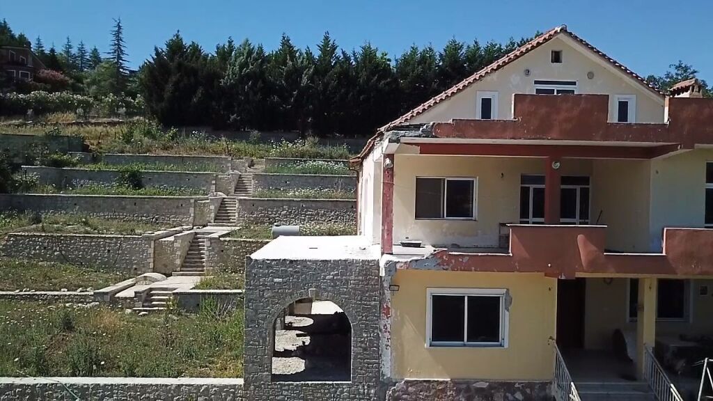 VILLA FOR SALE 2 FLOORS +ATTIC IN PEZE HELMES 350,000 EURO