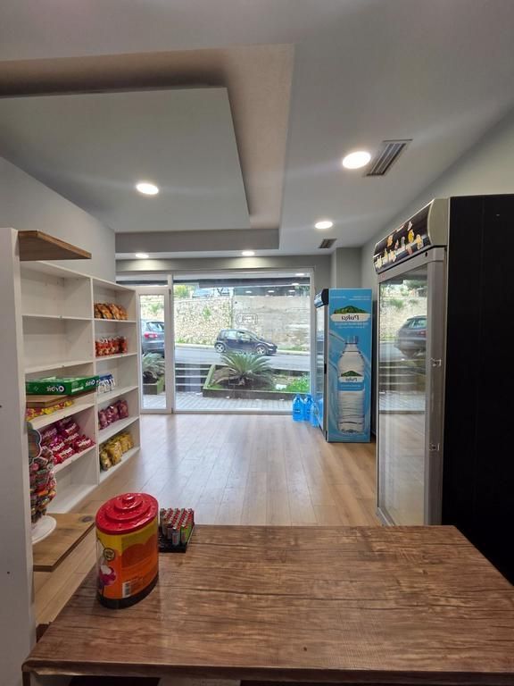 Locale commerciale in affitto – Negozio nella zona di Fresku 500 € /Mese