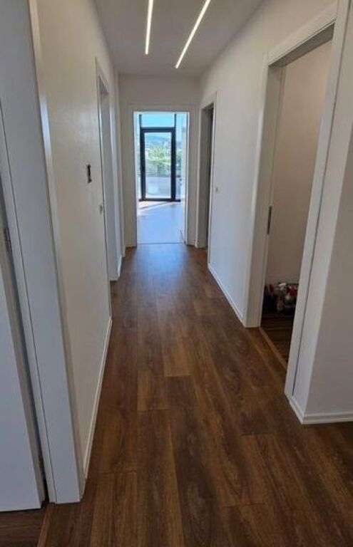 Apartament 2+1+2 post parkimi per qera tek Lake View