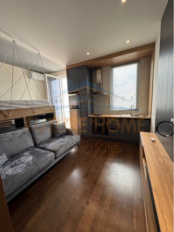 Qera Gasoniere, Kompleksi Tudas, Unaza e Re.