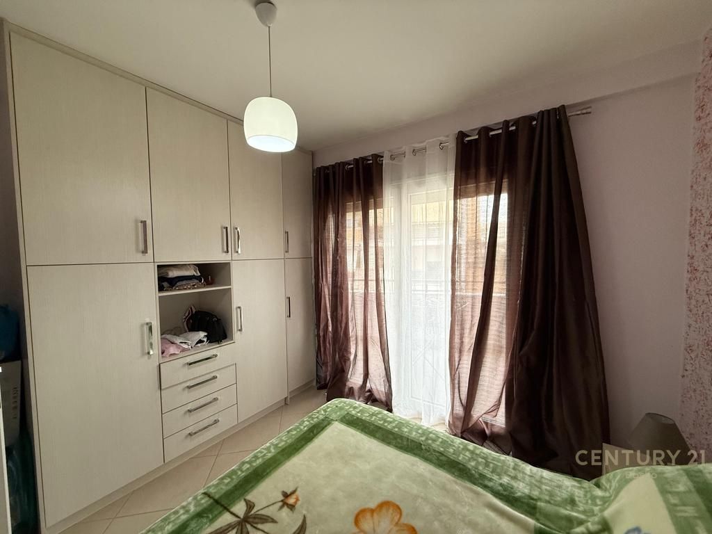 Apartament 1+1 me qira tek Komuna e Parisit