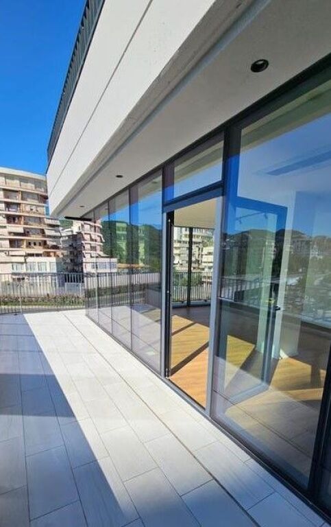 Apartment 2+1+2 parking spaces for rent at Lake View