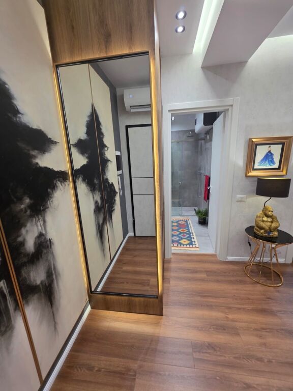 Appartamento 1+1 in affitto a 21 Dhjetori, vicino all'Hotel Mondial.