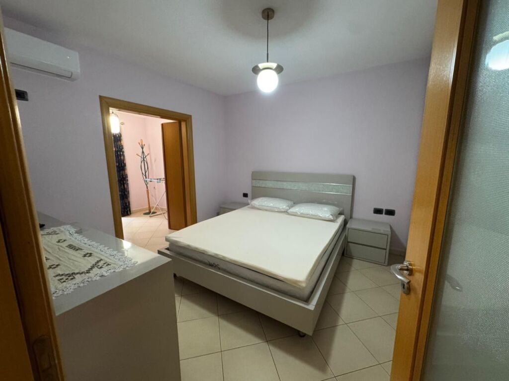 Apartament 2+1, Rruga e Durresit!