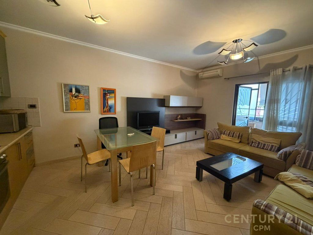 Pazari i Ri Shitet apartament 1+1