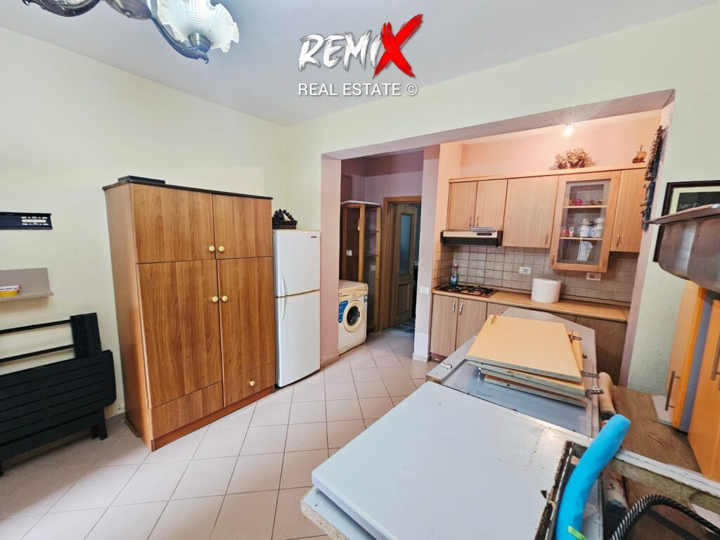 SHITET GARSONIERE ME OBORR – SHKËMBI I KAVAJËS