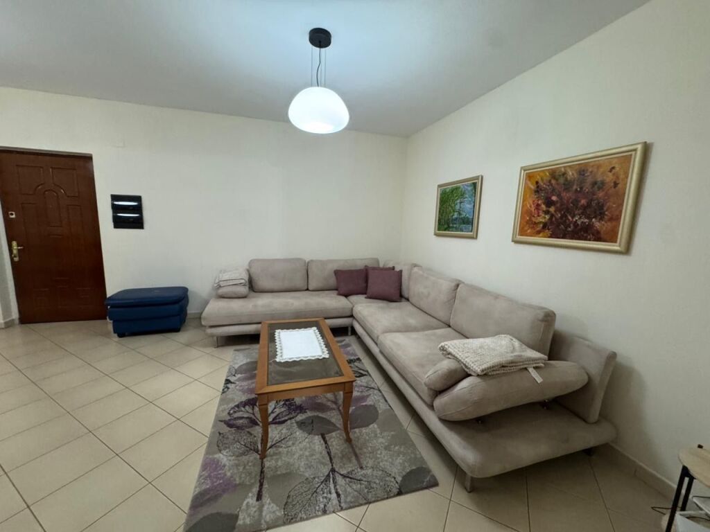 Apartament 2+1, Rruga e Durresit!