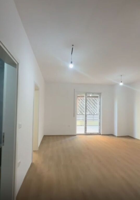APPARTAMENTO 1+1 + VERANDA IN VENDITA A KODRA E DIELLIT