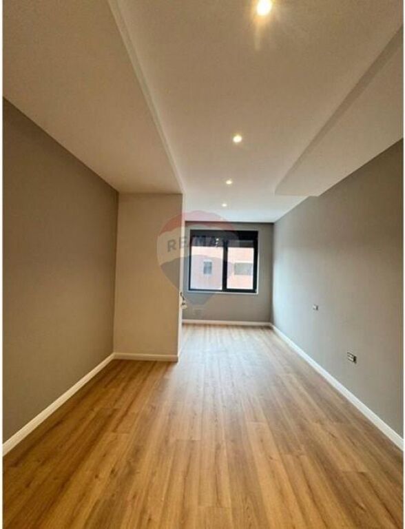 Shitet Apartament 2+1+2 te Rruga e Elbasanit