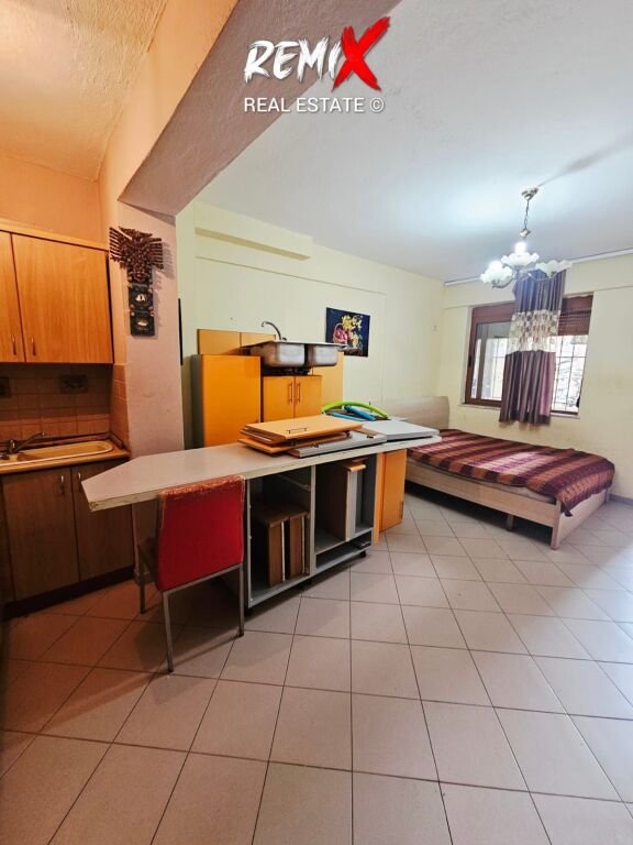 SHITET GARSONIERE ME OBORR – SHKËMBI I KAVAJËS