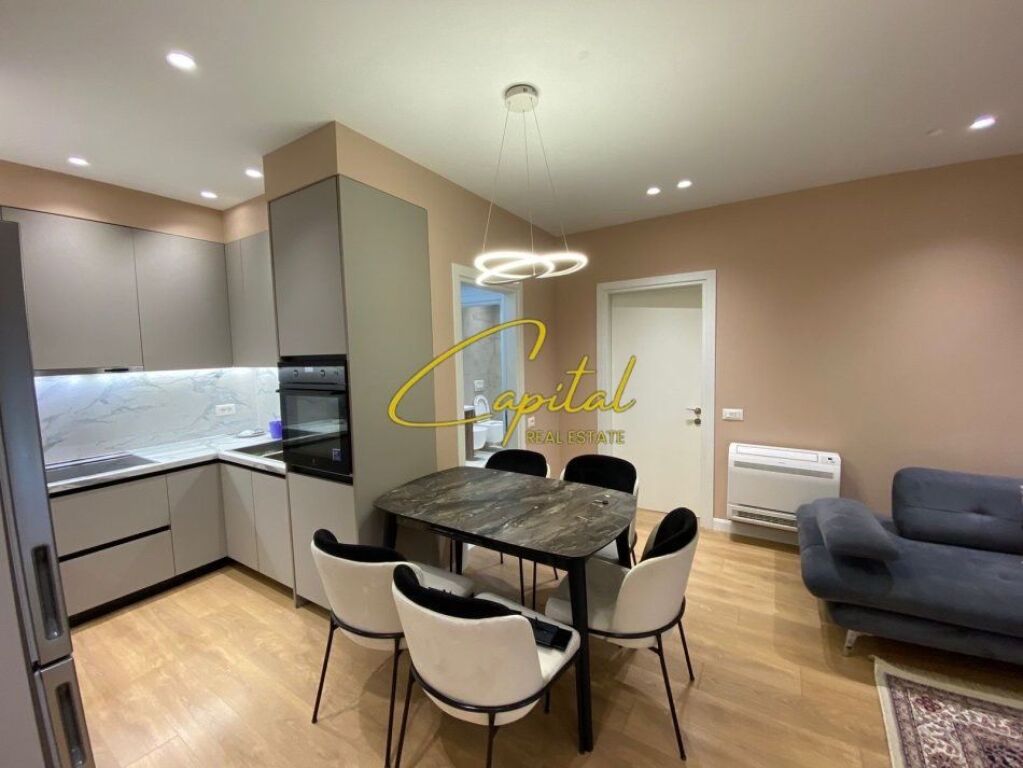 APARTAMENT ME QIRA 2+1 RRUGA E DIBRES 800 EURO