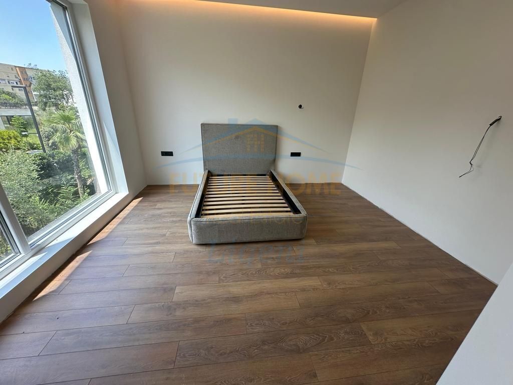 Qera, Vilë, Vilat Forest, Liqeni I Thatë, Tiranë.