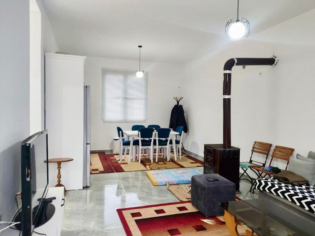 Shtepi private me qera