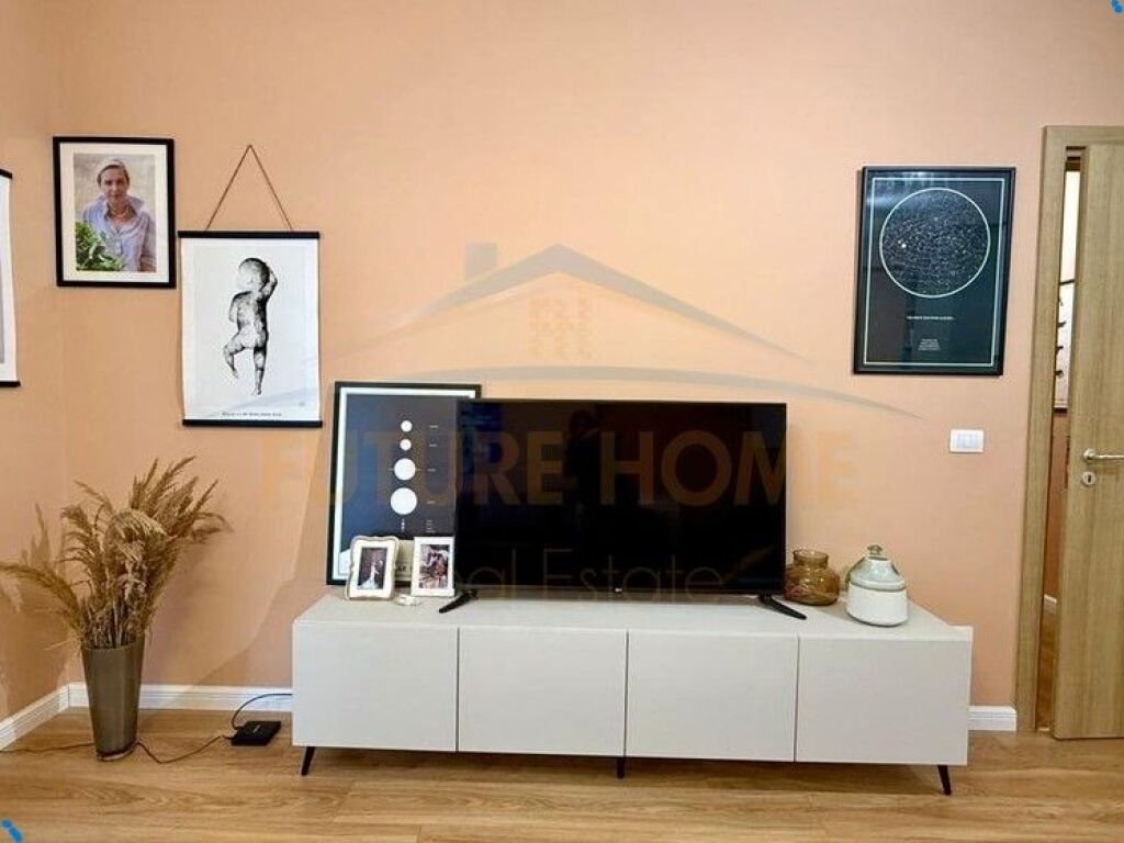 For sale, Apartment 2+1+2, Barricades Street, Tirana