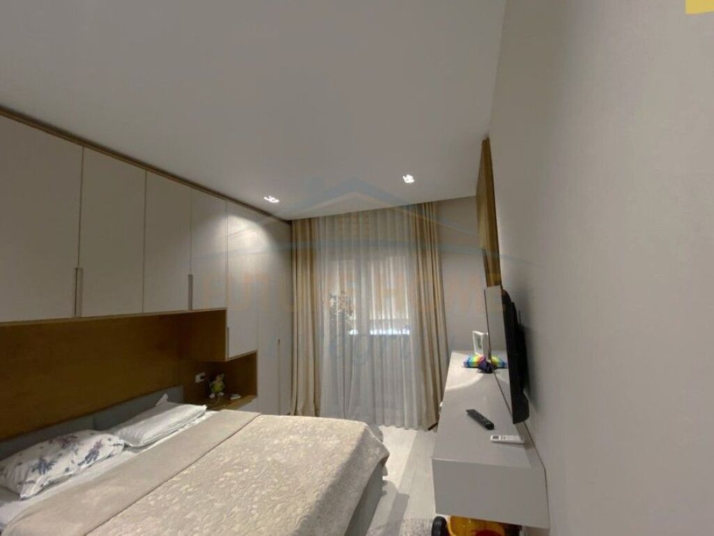 Shitet, Apartament 1+1, Vasil Shanto, Tiranë.